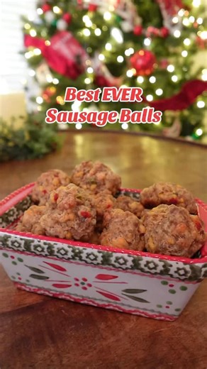 The easiest pimento cheese sausage balls…spicy, cheesy, and perfect for Thanksgiving, Christmas parties, holiday appetizers, game day, potlucks, and family gatherings. Pimento Cheese Sausage Balls Ingredients: • 2.5 cups Bisquick • 1 lb breakfast sausage • 11 oz pimento cheese spread (I used Palmetto Cheese with jalapeños) Instructions: 1. Preheat oven to 375°F. 2. Mix Bisquick, sausage, and pimento cheese spread in a large bowl until fully combined. 3. Scoop into 1-inch balls and roll smooth. 4