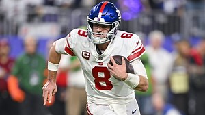 Daniel Jones flashes his turbo on 14-yard scamper