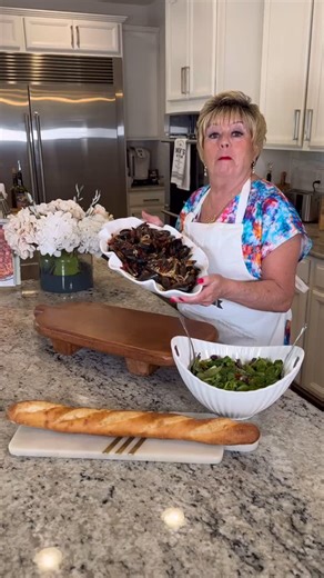 Antoinette’s Italian Kitchen on Instagram: "Comment “Recipe” for the best Mussels Marinara! ❤️🇮🇹 Check your DMs! This is one of my favorite Friday night recipes and it’s also in my new e-cookbook: $25 Family Meals: Healthy & Flavorful #friday #seafood #sauces #antoinettesitaliankitchen"