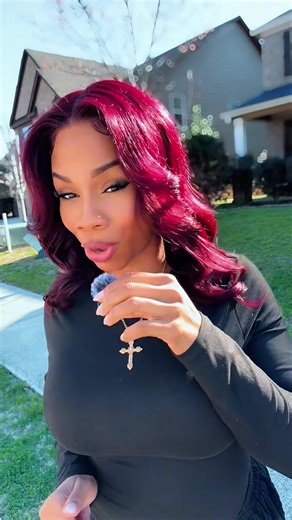 Grab this new Black Purple Cherry prestyled bob from @Sunberhair The color on this unit is insane. The face framing layers give a 90’s/early 2000’s vibe. @Sunber Hair #gluelesswigs #color #spring
