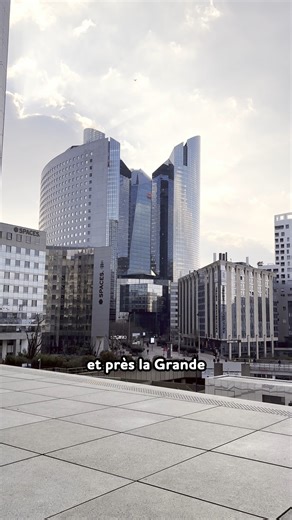L’architecture de la Grande Arche, un quartier classé 4e parmi les plus attractifs au monde… Découvrez 5 fun facts sur Paris La Défense ! 🔥 Et vous, vous avez une anecdote à nous partager ? 😍 #ParisLaDéfense #Paris #LaDefense #Anecdote #Architecture | Paris La Défense
