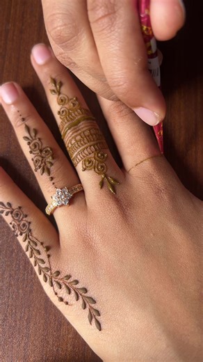 30 Days of Unique Mehndi Designs: Day 1 Showcase