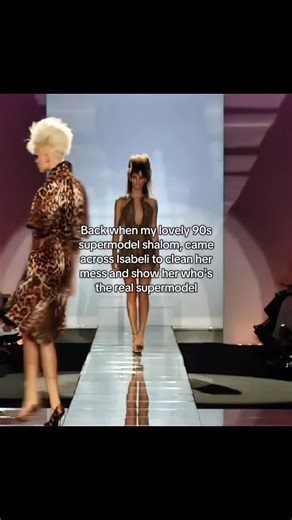 Iconicccc forever #isabelifontana & #shalomharlow at #atelierversace fall/winter 2001 by #donatellaversace - #fashiontiktok