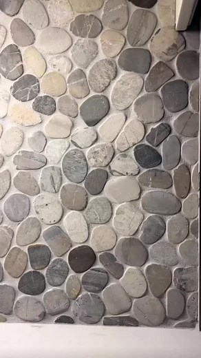 New flat pebble backsplash done 😍 #backsplash #interiordesign #kitchenhacks