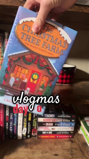 welcome to vlogmas!!!!! i used to love watching these on youtube and can’t wait to participate this year 💚 #vlogmas #day1 #smallcontentcreator #vlogmasday1