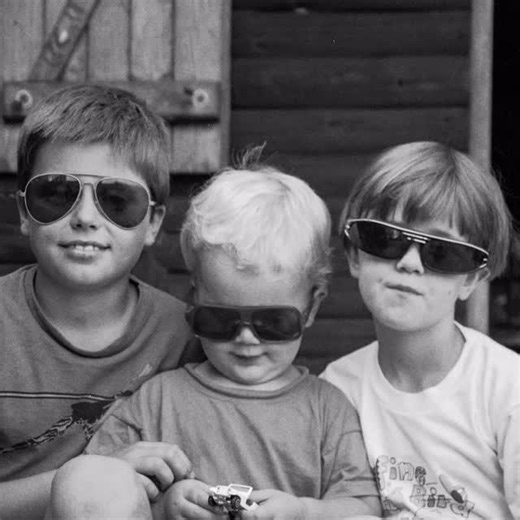 Klem sort le 30/01 …cette chanson pour dire au revoir à mon petit frère qui me manque infiniment 💔 merci à mon équipe d’amour @alexis_arakis @cedric.raymond.1 @iamlincolnparadox merci infiniment à ma BJ SCOTT Fans pour son aide précieuse!!!! Merci aussi à mon cher @dominic.morris.752 Je ne chanterai pas ce morceau à la release party ….bcp trop compliqué pour moi. @klemfaz la vie est bcp plus triste sans toi🫶🏻 mais tu veille sur nous ok? Full love sur vous❤️#newtrack #singersongwriter | Milla 