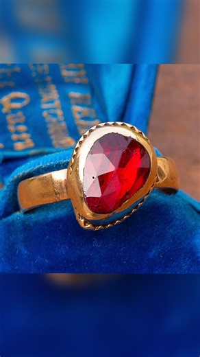 Ever heard of a Perpignan Garnet before? These glowing cranberry red stones have embodied the Catalan-Roussillon spirit for centuries, and the tradition still carries strong today. #antiquejewelry #antiquering #antiques #antiquejewellery #garnetjewellery #garnet #jewellery #jewelry #jewelrydesign #historybuff #artefact #goldjewellery #georgianjewelry #frenchjewelry #perpignangarnet | Ravensbury Antiques