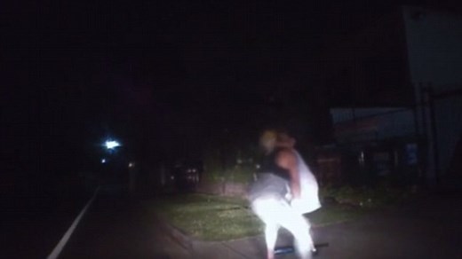 Man attacks clown after seeing him in the street with bat