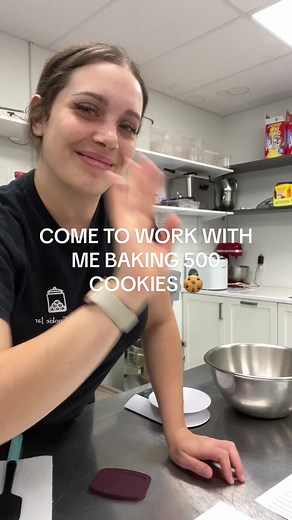 come to work with me baking 500 cookies for an order 🍪🇨🇦🎉 #bakerybusiness #bakersoftiktok #businesstiktok #smallcookiebusiness #canada