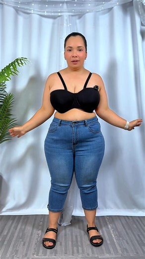 Wearing size 40DDD and loving the lift! Use code: EGO77 to save 💜Shapellx This is not your average strapless bra - this one actually stays put! 👏 https://www.shapellx.com/products/convertible-balconette-push-up-bra Here’s why I’m obsessed: • Contour cups underwire = secure, natural lift • Convertible, multi-way straps (yes, clear ones too!) • No-slip silicone grip = no slipping, no yanking • Hook-and-eye back closure for a custom fit • Smooths the back underarms with high coverage • Side steel