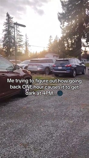 1.3K views · 39 reactions | The math isn't mathing, which is probably why I've never been that good at it..  Shouldn't it get dark at like 6 or 7? The street lights came on and everything. #MomLife #SAHM #Sunset #TimeChange #DaylightSavings #Seasonal #Darkness | Tatiana Ramirez | Facebook