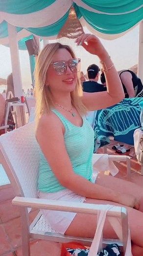 Sign Language Gestures at the Beach: A Unique Expression