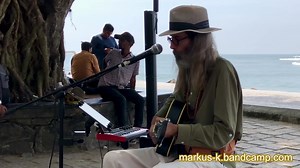 JJ Cale’s brother on the street in India 🎶🎶🎶 A studio version of ‘Clyde’ is included on the beautifully produced wooden USB stick: https://markus-k.bandcamp.com/merch/usb-stick-all-music | Markus K