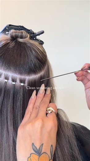 Ale Mendez on Instagram: "If you’re ever wondering what I’m doing at your installation appointment it’s this ✨ . . . The key to a proper install is using the correct bead size (& color don’t come for me I ran out of the darker shade 🤪) making sure you pick up enough hair to support the weight of the extension, and clean sectioning always for a seamless grow out 🥰 #bellamihairpro #pdxhair #bellamihair #deceducontent25 #bellamieducator"
