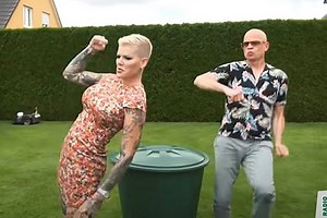 PSR-Sachsen-Song: Melanie Müller singt Liebeslied für Rasenmäher