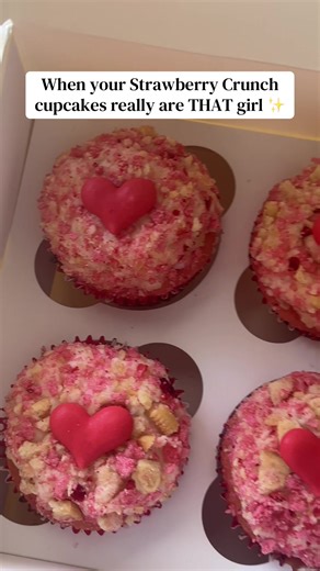 All the other cupcakes step aside, a really baddie is here ✨🍓 #strawberry #strawberrycrunch #cupcakes #homebaker #dessert