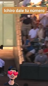 195K views · 3K reactions | Ichiro le pasa la mano y se vuelve loca #funny #baseball #catcher | Team Latino MLB | Facebook