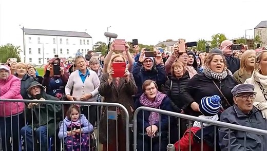 Full version: Town I Loved So Well by Phil Coulter & the people of Derry