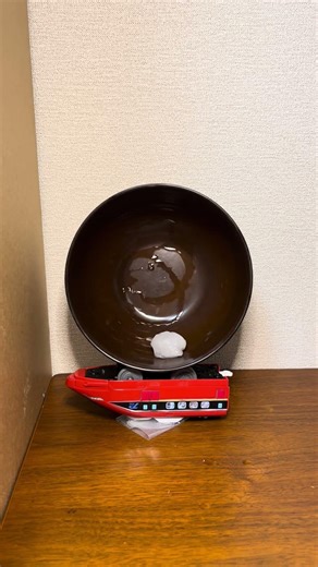 Snowball Surfing Machine. ❄️雪玉サーフィンマシンをつくりました。