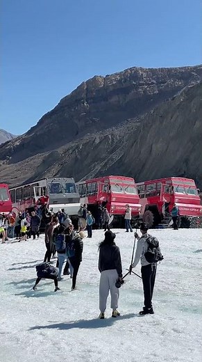 EXPERIENCE Athabasca Glacier: Columbia Icefield's Ancient Ice Wonder