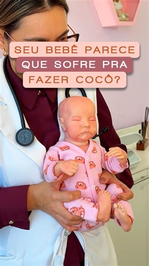 Dra. Amanda Moreno | Médica Pediatra | Tem bebê que faz tanta força pra fazer cocô que parece estar sofrendo. 😣 Mas nem sempre isso é dor, muitas vezes é só o intestino do bebê... | Instagram