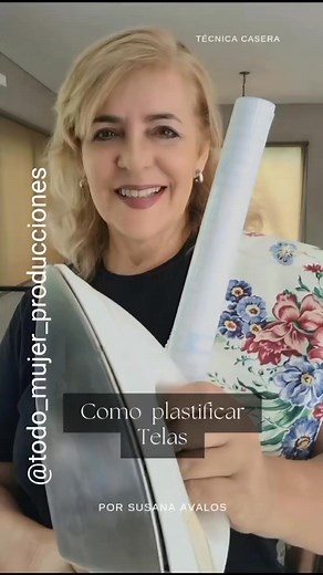 Plastificar telas!! Qué genialidad , con esta técnica y con imaginación podes elaborar un sin fin de decoraciones para tu hogar Una vez que encontraste tu tela a utilizar, por la parte del frente de la estampa, colocar el contac transparente Alisá bien con una regla para que no queden arrugas a medida que vaz pegabdo Y con el mismo papel que te sobró del contac, colocá sobre el contac ya pegado y planchá planchá hasta que el calor integre el contact con la tela. Y listo! Tela ultra plastificada 