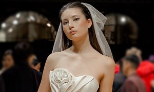 Vietnamese designer showcases wedding dresses on Paris Fashion Week runway - VnExpress International