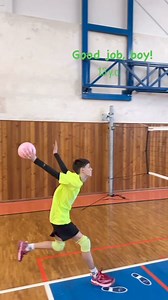 84K views · 949 reactions | How to make a good jump Service step by step #volleyballtrainer #volleyballplayer #volleyball #volleyballgame #volleyballpractice #volleyballworld | Volleyball Training tips and tricks | Facebook