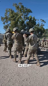 🇦🇷🪖 Durante 2025, el despliegue del Ejército Argentino en Bahía Blanca para el armado del segundo puente Mabey fue uno de los momentos más movilizantes del año. DEF estuvo en el lugar de los hechos, acompañando y documentando en primera persona una respuesta clave en un contexto de emergencia. https://el3k.short.gy/LbMVxJ-DEF | DEF