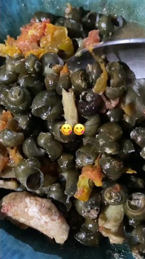 Who doesn’t eat snail, huh?! #whenonvacation #foodies #yummy