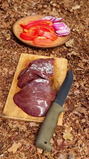 Frying the deer liver in the Petrel Pot after hunting in the wild🍳 #outdoorcooking