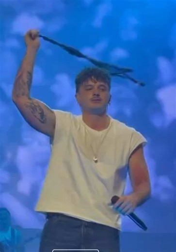 Il ritorno di @Olly nei palazzetti ci piace già ✈️ #Olly