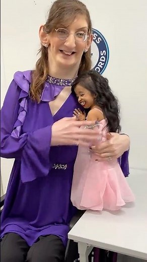 Tallest and shortest women reunited backstage at TV show 🥰