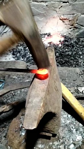 2.4K views | Amazing technique for making a thread-cutting weapon #blacksmith | Thomas A. Moir | Facebook
