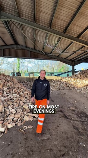 Nothing beats the sound and heat of a proper fire. Our seasoned logs are ready to burn, delivering longer burn times, less smoke and reliable heat every time. If you rely on a log burner or open fire, now’s the time to stock up and stay warm without the hassle. Order online today or get in touch for local firewood delivery across Sussex. #seasonedlogs #firewooddelivery #logsforwoodburners #buyhardwoodlogs #woodburnerlife #sussexfirewood #localwoodyard #sustainablysourced #winterready #logburnerf