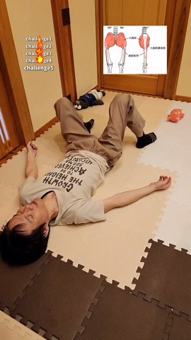 familyストレッチ/ モリタチ on Instagram: "1 minute best fitness 「保存」してあとでやってみましょう！ 寝ながらストレッチは朝イチでも寝る前でもおすすめです！ 股関節の付け根から動かしていきましょー🙌 ーーーーーーーーーーーーーーー このアカウントは健康柔軟維持できるように夫婦で行っている運動法を紹介しております 基本的に初心者用にしておりますが運動法には個人差があるので無理のない範囲で行っていきましょう 慣れてくると徐々に増やしていけると良いですね 楽しい音楽で飽きずに運動し食事管理と合わせて身体引き締めていきましょう♪(※楽しくできるように音楽に合わせていますがゆっくり行って大丈夫です) そして幸せな生活が送れる未来をGETしましょう！ 一緒にストレッチを楽しめるfamilyになってもらえませんか？フォローよろしくお願いいたします☺↓ @family_stretch ーーーーーーーーーーーーーーーー #ダイエット #ダイエット仲間募集 #ストレッチ #宅トレ #痩せたい #肩こり #背中痩せ #肩甲骨ストレッチ #肩甲骨 #肩甲骨ダイエ