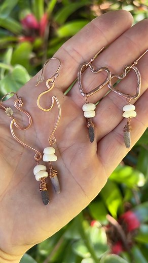 9.3K views · 44 reactions | NeW EaRriNGs DeSiGns AvAiLAbLe #pukashells #seaurchins #mermaidjewelry #hawaii #recycledcopper #sustainablejewelry #ethicallysourced #beachjewelry #copperjewelry #wirejewelry #beachtreasures #smalljewelrybusiness #beachvibe #swell #heartearrings #earringsaddict #beadedjewelryinfluencer #wirewrappedjewelry #ecojewelry | Wire & Beyond | Facebook
