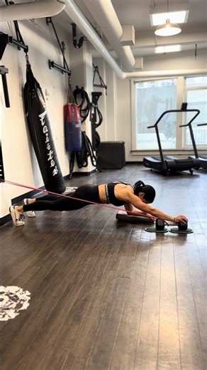Plank Slider Reach with DB and Band #coreworkout #exercise #exercisedemo #abs #shoulderworkout