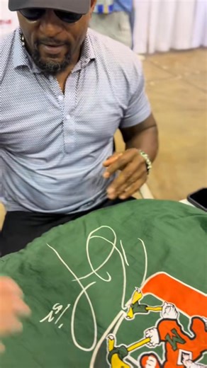 Early Nationals clip. Me to Ray Lewis: “You the greatest middle linebacker of all time… you used to kill my Browns.” That’s it. That was the whole conversation 😭 No vision speech. No inscription strategy. Just childhood trauma 😂😂😂😂. My daughter nervous. I’m lowkey starstruck. We was new to this. | Chris Ase