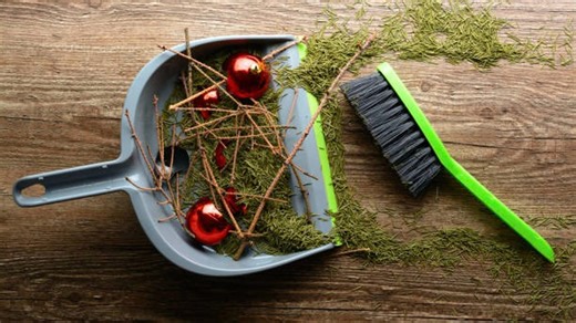 How To Clean Up Christmas Tree Pine Needles Safely