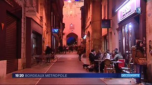 Suite de notre série consacrée au quartier de la Grosse Cloche à Bordeaux. Focus sur la vue nocturne, animée et colorée. La suite ce soir dans votre édition locale Bordeaux Métropole | France 3 Nouvelle-Aquitaine