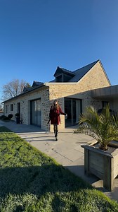 EXCLUSIVITÉ LAFORÊT IMMOBILIER ✨ 🏡 Longère en pierre rénovée – 220 m² – DPE A / A À Saint-Christophe-des-Bois, à seulement 15 min de Vitré et Fougères, découvrez cette superbe longère alliant cachet de l’ancien et confort moderne 🤍 ✔️ Pièce de vie spectaculaire de 87 m², baignée de lumière ✔️ Suite parentale au RDC bureau ✔️ 3 chambres à l’étage mezzanine ✔️ Rénovation de qualité, finitions impeccables ✔️ Excellente performance énergétique (A/A) ✔️ Terrasse plein SUD, vue campagne ✔️ Garage, c