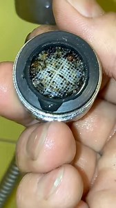 A taki perlator to umiesz wyczyścić ? Czy tylko wymienić? A umiem , a bo to od razu trzeba wymienić ? #perlator #sitko #kran #Serwis #prysznic #timmlerfb #plumberfb #Instalacja #viralpost | Krystian Timmler