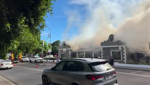 Terrible news as Veldt DBE Restaurant in Hout Bay just caught on fire! 🔥 I spoke to the manager and everyone is safe, and managed to get out in time. What a shame, brilliant establishment! 😭 I hope they manage to recover, it was one of my best restaurants in Cape Town. 🙌 🎥: Source Unknown #Veldt #HoutBay #CapeFire | Mr. Cape Town Blog