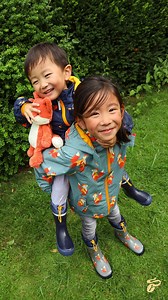 Von Kopf bis Fuß geschützt. Mit unserer nachhaltigen Regenkleidung trotzen wir gemeinsam Wind und Wetter! 🌧🤗 www.tchi.bo/kidsregen | Tchibo