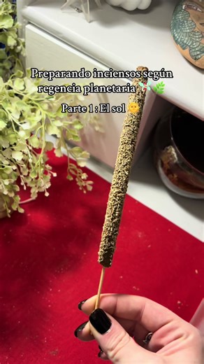 Una alternativa de cómo hacer sahumerios si no tienes manga pastelera . ☀️ Incienso Solar artesanal Hierbas solares para activar energía, protección y poder personal ✨ Canela · Mandarina · Caléndula · Laurel · Romero · Ruda · Sándalo Paso a paso en el vídeo 🌿 #sahumerio #inciensosnaturales #bruja #hierbas #akenlarre
