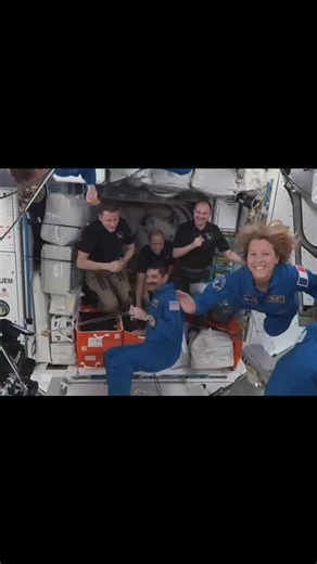 Emmanuel Macron | Amarrage réussi : Sophie Adenot est arrivée à bord de la Station spatiale internationale ! Dans l’espace comme sur Terre, c’est en... | Instagram