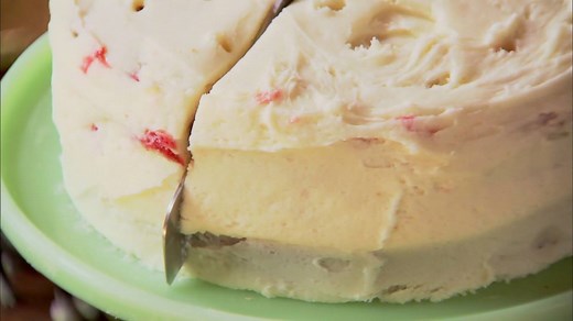 Recipe of the Day: The Pioneer Woman - Ree Drummond's Strawberry Shortcake Cake Ree's cake showcases summer's bounty in one beautiful centerpiece. Layer the dense sponge cake with fresh, sweet strawberries in the middle, and cover it in a buttery cream cheese icing. Get the recipe: http://www.foodtv.com/3dc1v. | Food Network