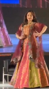 Madhuri Dixit - Nene ji was in her unique element last night in New Jersey as she sparkled and shined brightly. Truly a Golden Diva in every sense of the word. | Faridoon Shahryar