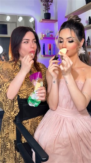 Stilist & Vizajist Tarana Ahmadli on Instagram: "Qurudulmuş dondurma trendini biz də yoxladıq 🍦😋 Sebinə xanımla dadına baxdıq, reaksiyalarımız isə əfsanə oldu 😂 Dadli idi bu defe😻👍 Kim sınayıbsa rəyini yazsın 👇 #kesfet #trendvideo #dondurma #azeriblogger #reelsazerbaycan"